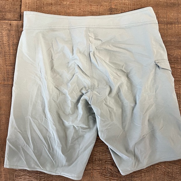 Volcom Swim/Hybrid Shorts - 10in size 34 - Picture 4 of 5